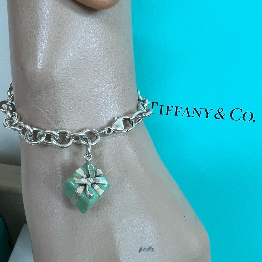 🔴Authentic TIFFANY & CO Blue Enamel Present Box Charm SS Link Bracelet🔴